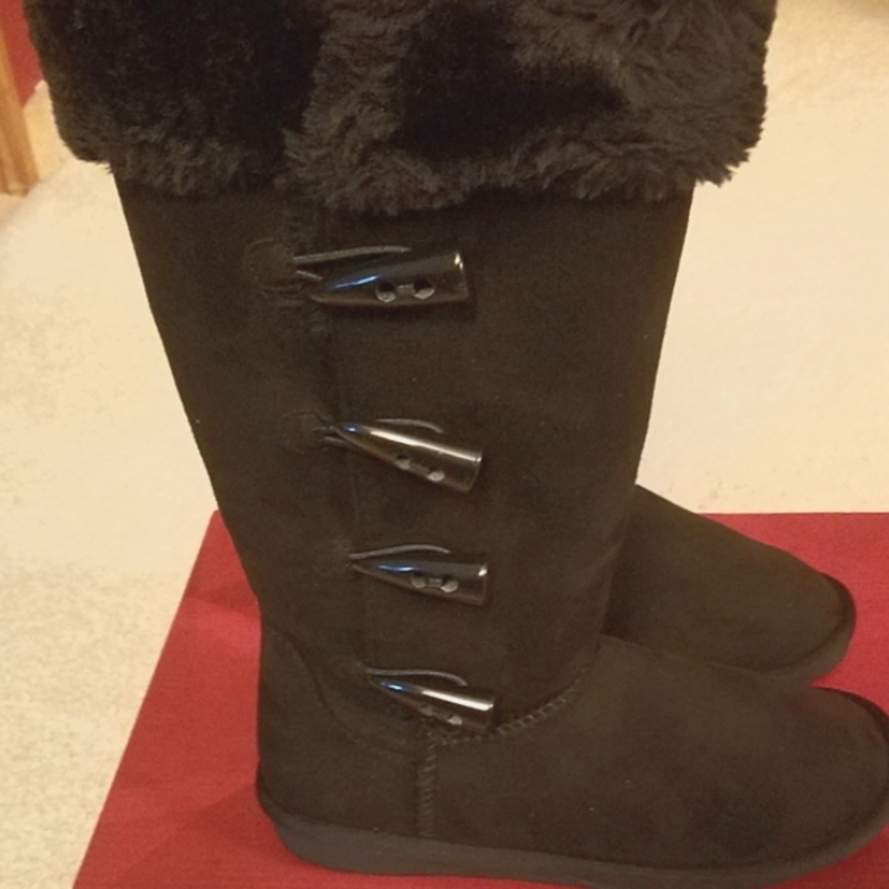 Ocean & Coast Swede Boots $Retail $72 - Picture 1 of 5